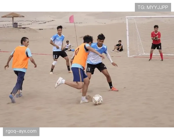 足球赛场精彩瞬间盘点：本轮表现亮眼球员引发关注