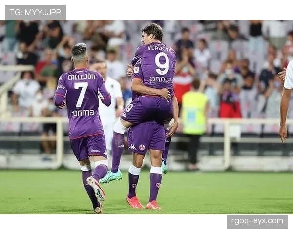 弗拉霍维奇 vs 凯恩：传统中锋与全能前锋的对比分析